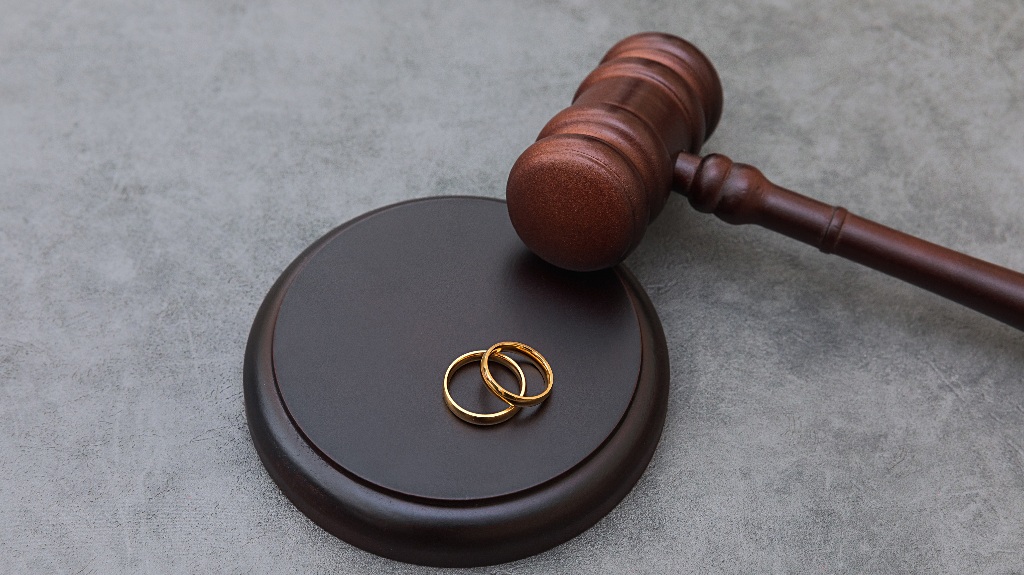 Judge's gavel and wedding rings