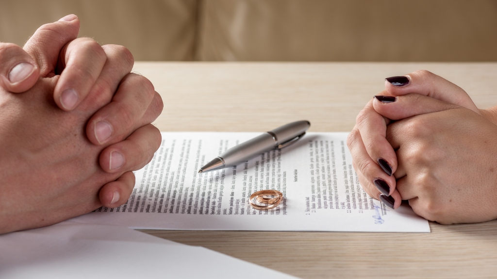 divorce on the table
