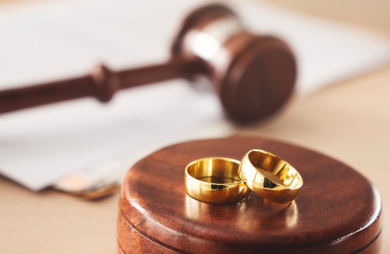 Divorce decree form with ring